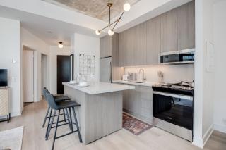 Studio Gem in the lovely Waterfront Communities - 4