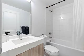 Downtown 2 bedroom Condo with Private Balcony - 8