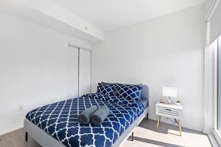 Downtown 2 bedroom Condo with Private Balcony - 4