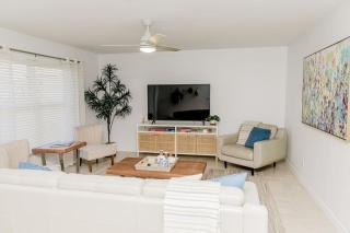 Beach Vacation Home Walking Distance to the Beach - Naples - 9