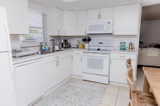Beach Vacation Home Walking Distance to the Beach - Naples - 1