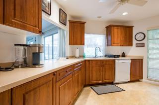Charming Vacation Home near Golf Beach and 5th Ave - Naples - 3
