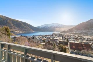6 bedroom house with great view - 3