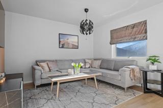 6 bedroom house with great view - 2