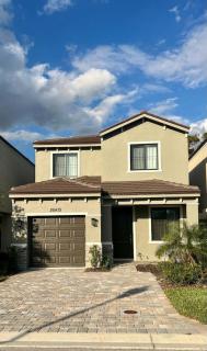 Resort-Style Home Nestled Within a Golf Community - Bonita Springs - 9