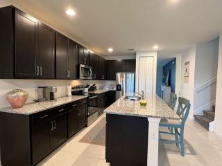 Resort-Style Home Nestled Within a Golf Community - Bonita Springs - 3
