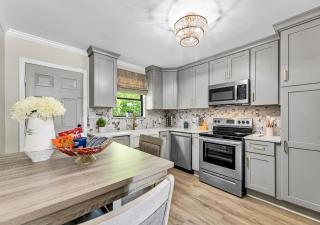15% off! Front porch w/ Wi-Fi & Private Parking - Gibsonville - 4