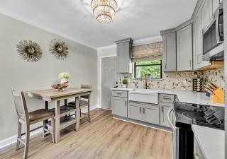 15% off! Front porch w/ Wi-Fi & Private Parking - Gibsonville - 7