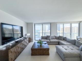Luxury 3 bedroom condo with pool - Hallandale Beach - 9