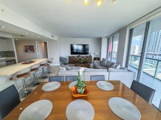 Luxury 3 bedroom condo with pool - Hallandale Beach - 6