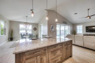 waterfront - Nestled on the Bay, Heated Pool and Spa - Tidewater - Roelens - Fort Myers Beach - 4