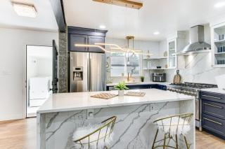 6 Mi to Spectrum Center Spacious Getaway with Deck - Charlotte - 9