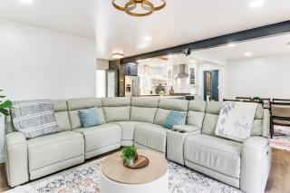 6 Mi to Spectrum Center Spacious Getaway with Deck - Charlotte - 6