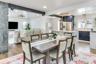 6 Mi to Spectrum Center Spacious Getaway with Deck - Charlotte - 5
