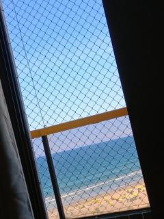 BRISA DO MAR,Com ar condicionado wi-fi NET FLIX, GLOBO PLAY A 50 metros da Praia do Ocian 1 Dormitório hospeda até 6 pessoas Não Fornecemos ROUPAS DE CAMA E BANHO Com 1 vaga de Garagem - Praia Grande - 3