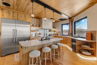 Lakefront Mtn Modern - on Payette Lake, amazing views, private beach, dock, game room - McCall - 2