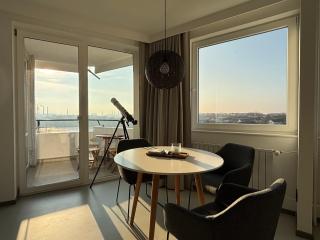 Lakeview Design Apartment - 4