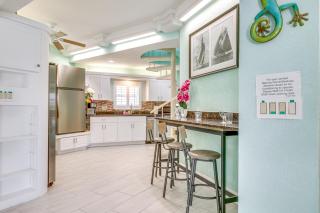 Breezy ‘White Sands House’ Steps to Gulf Shore! - 3