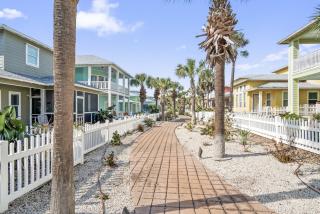 Salty Dog by the Beach - 4