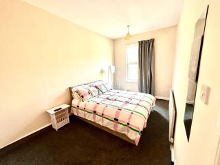Luxury Spacious 4BR HOME - Chesterfield - 2