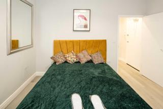 The Cozy Two beds, FREE parking, SKY - Bedford - 1