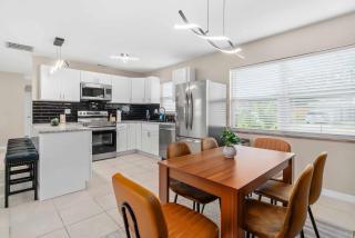 Relaxing Family Getaway with heated Pool and Spa - 6