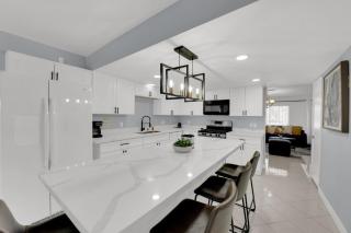 Luxury 4BR Vegas Retreat with Pool 10 Mins to Strip - 4