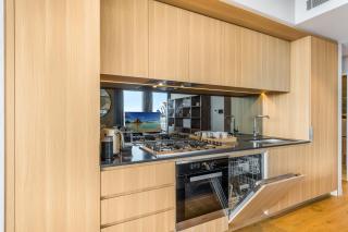 Opulent Penthouse With City Views In Parramatta - Sydney - 4