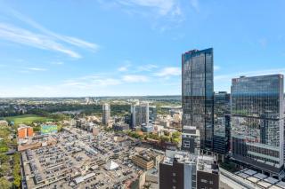 Opulent Penthouse With City Views In Parramatta - Sydney - 6