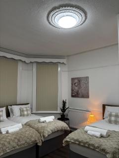 Moseley House, Sleeps 10, Contractors & Big Groups - Birmingham - 3