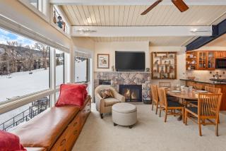 Shadow Mountain Unit 15, Spacious Ski-In, Ski-Out Townhouse with Great Views & Gas Fireplace - 7