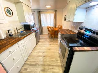 Updated duplex near Gonzaga and Downtown Spokane - 4