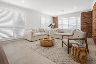 Scotts Retreat- Relax by the Pool - Scotts Head - 7