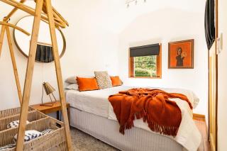 Mid-Century Cabin - 1 Bed, 1 Car, Golf Course, 15 min to CBD - 8