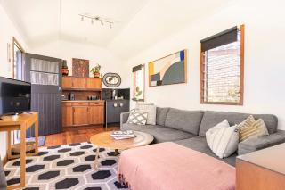 Mid-Century Cabin - 1 Bed, 1 Car, Golf Course, 15 min to CBD - 7