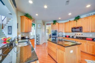 10 Mi to Dtwn Greensboro Family Gem with Yard - 2