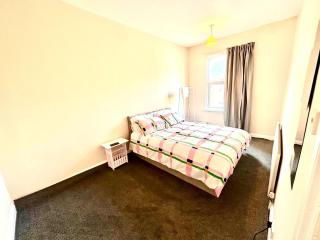COZY Kingsize bedroom Shared House 3 - Chesterfield - 0