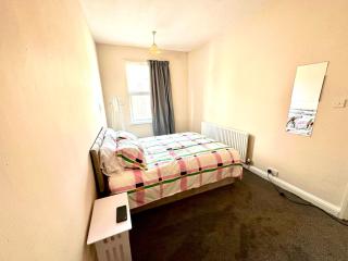 COZY Kingsize bedroom Shared House 3 - Chesterfield - 6