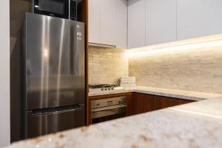 Flinders Lane Hideaway - Light-Filled CBD Retreat - 8