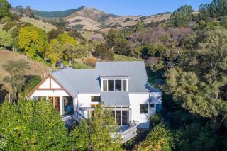 Relax with the Bellbirds in Akaroa - 3