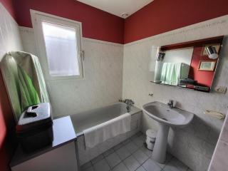 AGREABLE MAISON 2 CHAMBRES AVEC PISICINE ET STATIONNEMENT DANS UN QUARTIER CALME - FR-1-92-947 - Les Sables-dʼOlonne - 2