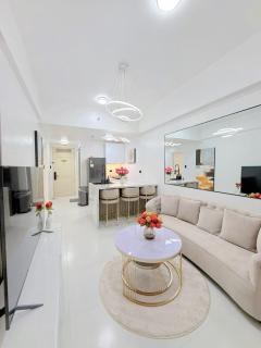 Le Luxe 102 by Ara li - Manila - 0