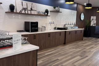 Ramada by Wyndham London - 8