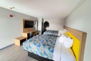 Days Inn by Wyndham Gonzales - 1