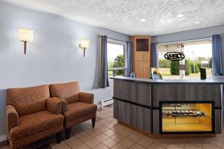 Travelodge by Wyndham Grand Falls - Grand Falls - 8