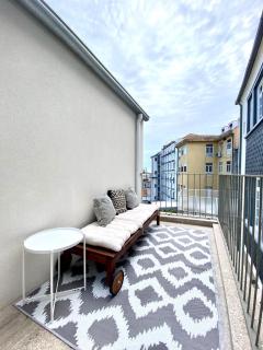 Sky is the limit with AC and Balcony - Porto - 0