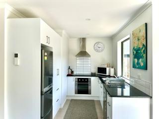 Cozy 2BR - 15min from Airport - 4