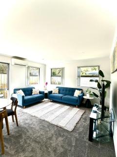 Cozy 2BR - 15min from Airport - 5