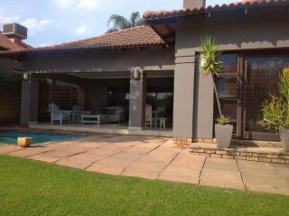 Pecanwood Estate Dream views 4 bedroom Villa with pool - Hartbeespoort - 2