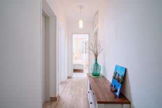 Seafront Stone Home With King Beds, Garden And Balcony - 3